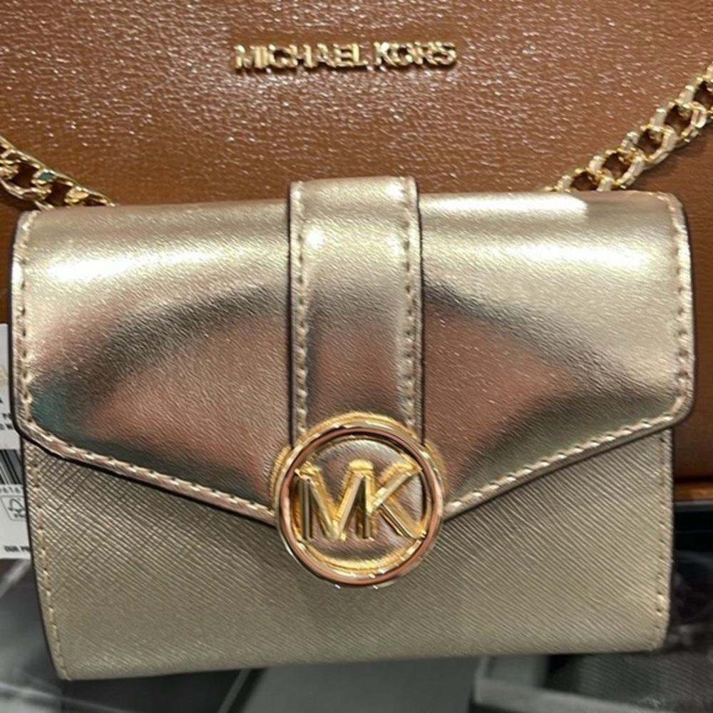 MICHAEL KORS CARMEN MEDIUM LOGO AND FAUX LEATHER WALLET
PALE GOLD 
NWT